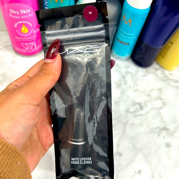 MAC Sin Lipstick Mini Travel Size - Picture 1 of 5